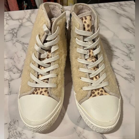 Dolce Vita Veola Plush Booties - Picture 4 of 11